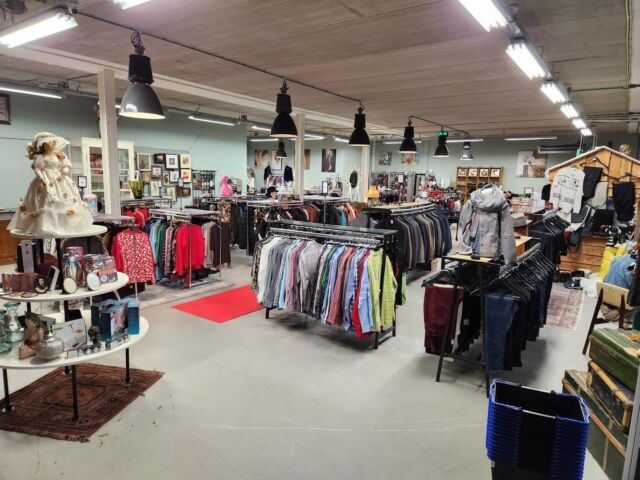 6 januari 2024 gaat om 09.30 uur onze kledingwinkel in de Lindeboom open!!
